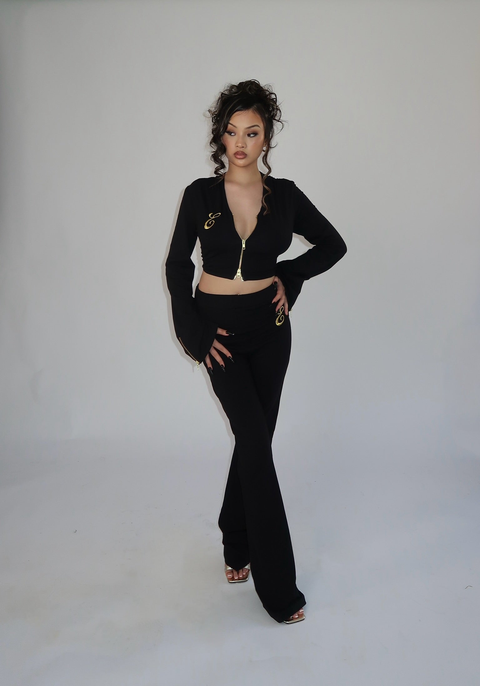 The sculpted set Black